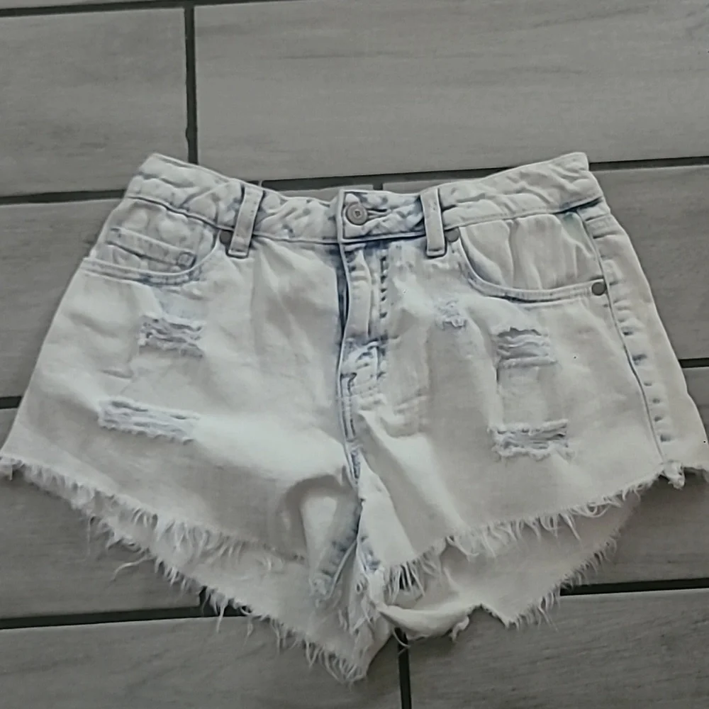 Altar’d State Cloud Wash Distressed Denim Jean Shorts Size 27 - Picture 2 of 8